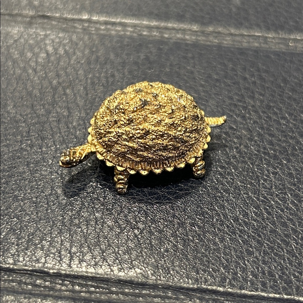 Small Gold Turtle Brooch
